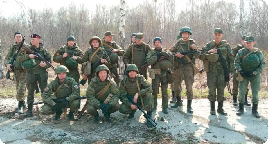 На фото: Данил Саитов с боевыми товарищами (третий справа) (март, 2022 года) На фото: Данил Саитов с боевыми товарищами (третий справа) (март, 2022 года)